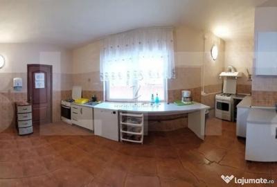 Apartament cu 10 camere decomandat în Central - 2