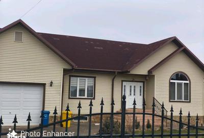 Casă cu 4 camere cu Teren 3000 Mp în Central - 1