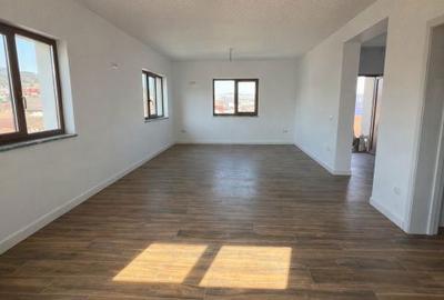 Casă cu 3 camere cu Teren 501 Mp în Central - 2