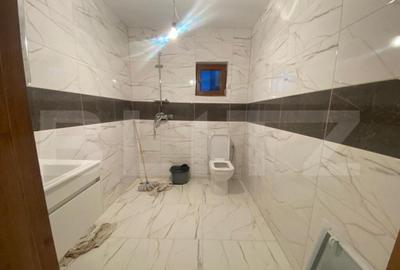 Casă cu 7 camere cu Teren 500 Mp în Central