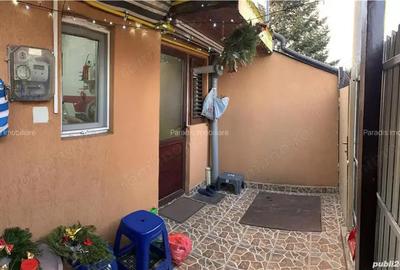 De vanzare casa 3 camere zona Damaroaia 2 bai, balcon deschis
