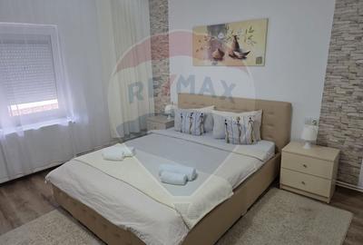 Casă cu 8 camere cu Teren 527 Mp în Berzasca - 8