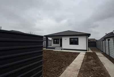 Casă cu 3 camere cu Teren 350 Mp în Letea Veche - 11