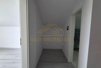 Duplex cu 7 camere cu Canalizare în Central - 16