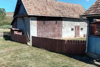 Casă cu Teren 2500 Mp în Mihăiești - 2