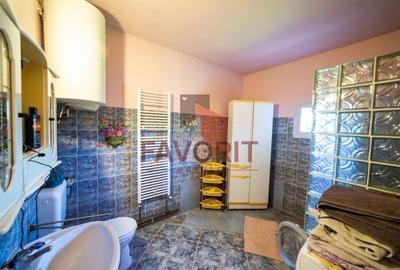 Casă individuală cu 10 camere cu Canalizare în Central - 10