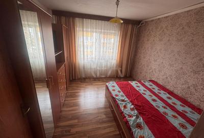 Apartament cu 3 camere semidecomandat, mobilat în Rahova