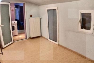 Apartament cu 3 camere semidecomandat în Democrației