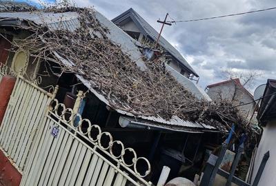 Casă cu 3 camere cu Teren 200 Mp în Central - 2