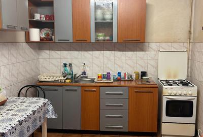 Casă de vânzare - Str. Victoriei, zona Sto - 4