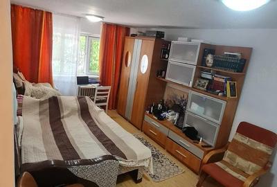 Apartament cu 3 camere decomandat în 9 Mai - 7