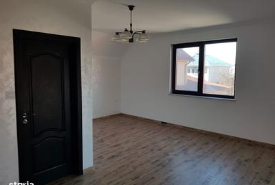 Casă cu 4 camere cu Canalizare în Central - 19