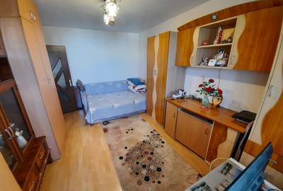 Apartament cu doua camere decomandat, etajul 7/10, zona Alexandru cel Bun - 2