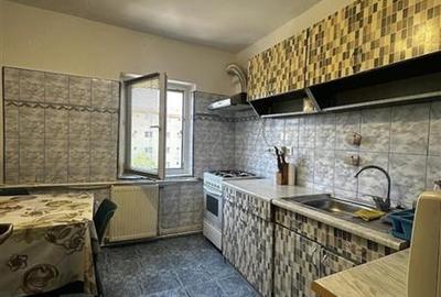 Apartament cu 3 camere decomandat, mobilat în Buziașului