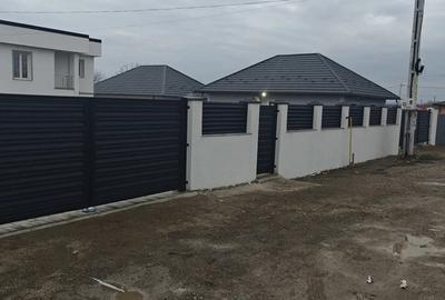 Casă cu 5 camere cu Teren 1100 Mp în Central - 1