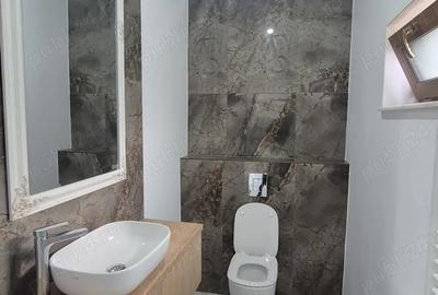 Spațiu comercial, de 250 mp, în Central - 4