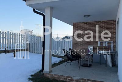 Casă cu 4 camere în Șura Mică