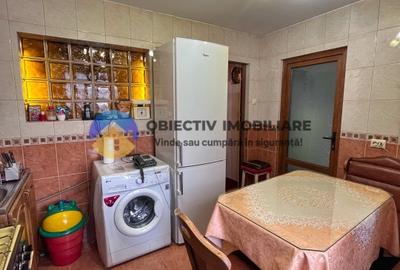 Apartament 3 camere-Zona Spitalul Judetean/Scoala nr.2 - 2