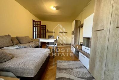 Apartament cu 3 camere decomandat, mobilat în Soarelui