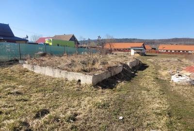 Teren de 1700 mp, în Luna - 13