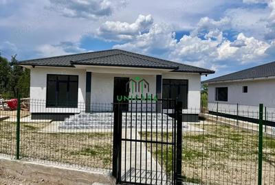 Casă cu 3 camere cu Teren 800 Mp în Mihăești - 9