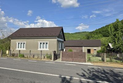Casă cu 4 camere în Central - 2