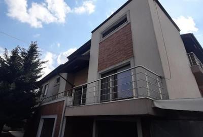 Casă individuală cu 7 camere în Ultracentral
