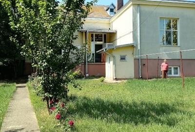 Casă cu teren pe Miorița(Botoșani) - 1