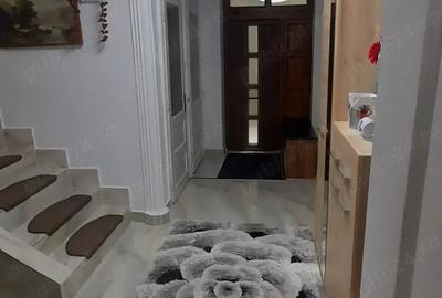 Vind casa cu etaj in centru Resita - 8