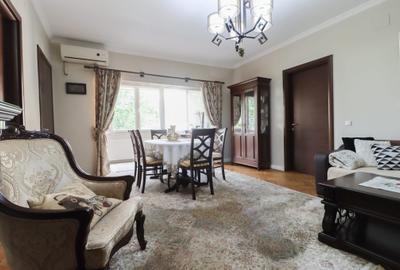 Apartament cu 3 camere semidecomandat în Universitate