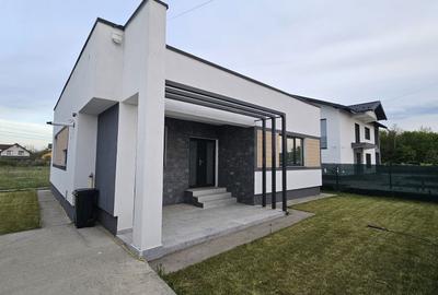 Casă cu 3 camere cu Teren 300 Mp în Bascov - 1