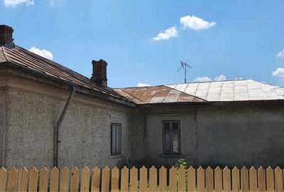 Casă cu 4 camere în Plăsoiu