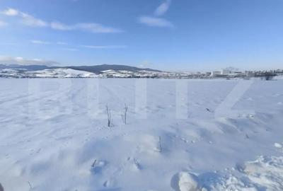 Teren de 7000 mp, în Central