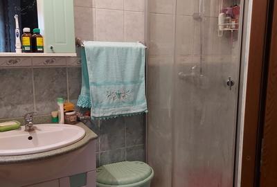 Rahova , Piata Cosbuc - 10