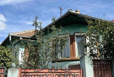 Casa spa?ioasa cu 3 camere ?i garaj in Medias (str Episcob Ioan Bob nr1) - 1