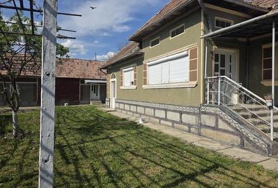 Casă cu 3 camere cu Teren 5000 Mp în Central - 4