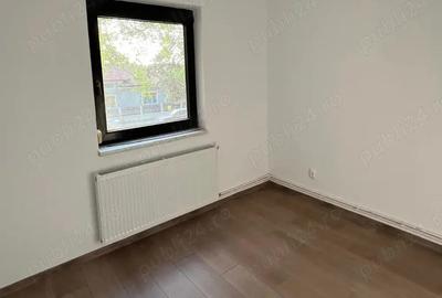 Vand Apartament 2 camere, renovat,Simeria, Str. Fabricii - 5