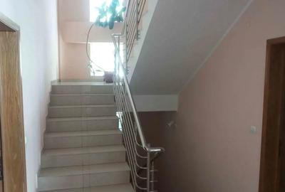 Casă cu 6 camere cu Teren 321 Mp în Plantelor - 2