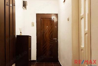 PROPRIETAR,inchiriez ap.2 camere decomandate Strand.et.3 - 7