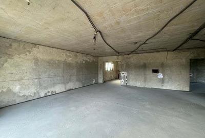 Vand sau schimb casa cu apartament - 8