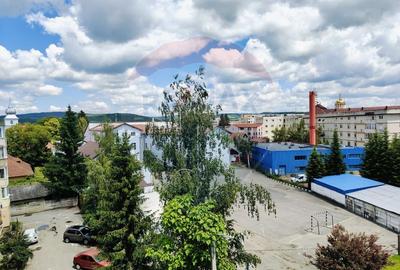 Apartament cu 3 camere de vanzare in zona Central/Fagaras - 2