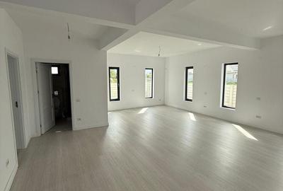 Casă individuală cu 4 camere cu Canalizare în Central - 3