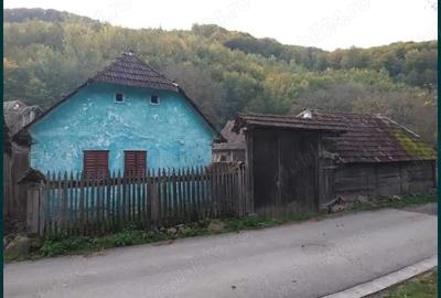 Casă cu 2 camere cu Teren 640 Mp în Tărcăița - 1