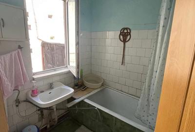 Apartament cu 2 camere decomandat, mobilat în Km 4 - 2