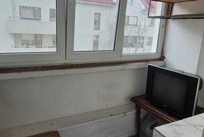 Garsonieră decomandată în Titan