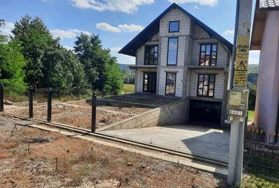 Casa in centrul comunei Preutesti, jud Suceava la 5 km de Falticeni! - 2