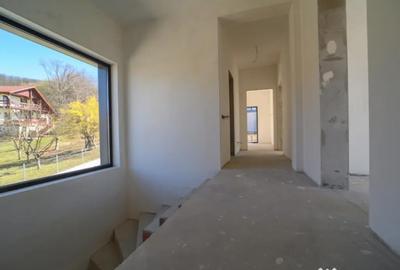 Casă cu 4 camere cu Teren 500 Mp în Central - 11