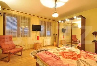 Casă cu 10 camere cu Teren 363 Mp în Democrației - 15