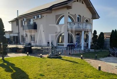 Casă cu 4 camere în Central - 2