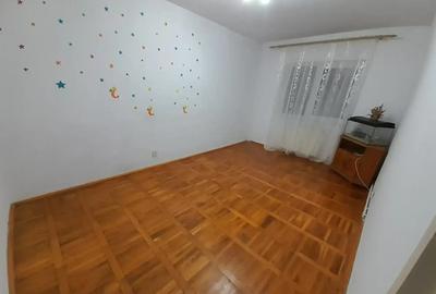 PROPRIETAR Vand apartament DECOMANDAT 2 camere, 2 locuri de parcare - 3